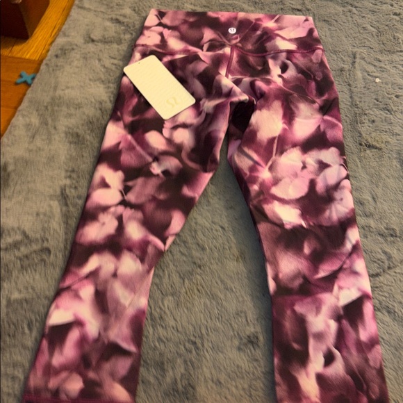 lululemon athletica Pink and Purple Tie-Dye Capri Leggings NWT - Picture 4 of 4
